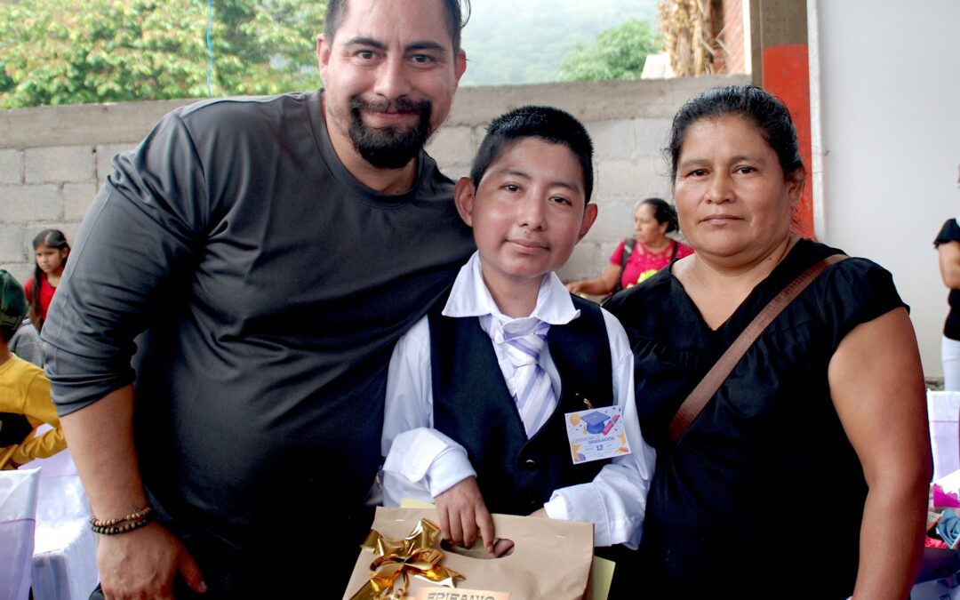¡Muchas Felicidades querido Epi!, ¡Graduado de bachiller! y vamos para adelante. 👏👏🎗🎗🎖🎖